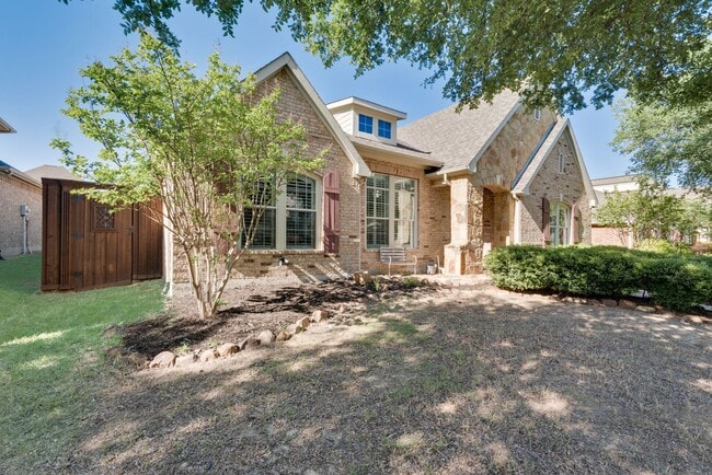 Building Photo - 1.5 story updated home!  Frisco ISD