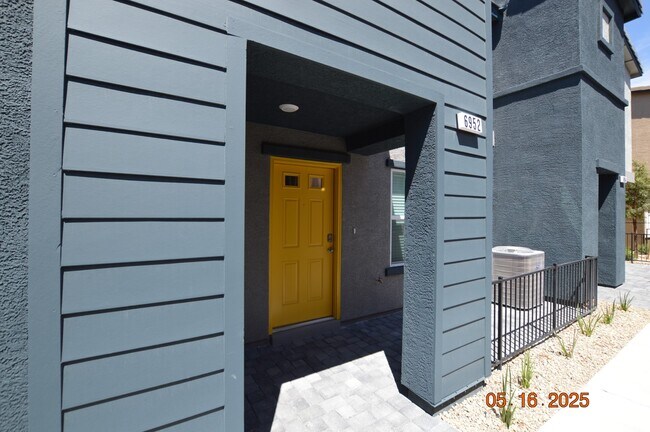 Foto del edificio - 6952 Lynbridge St
