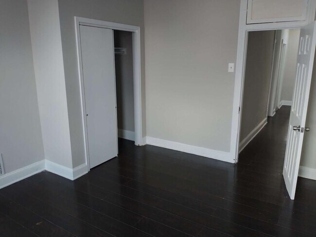 Foto del edificio - 1210 N Montford Ave