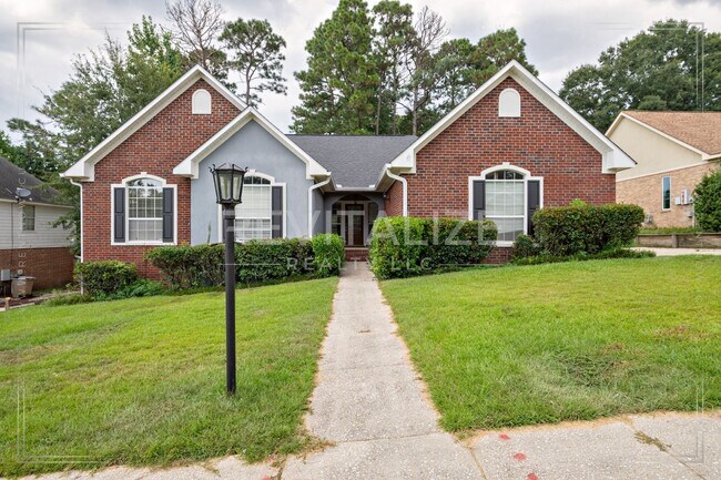 Building Photo - Stunning 4 Bedroom/2 Bathroom Home in West...