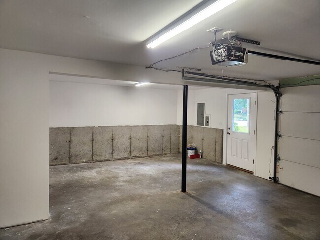 Foto del edificio - Beautifully Renovated 2-Bedroom Single Fam...