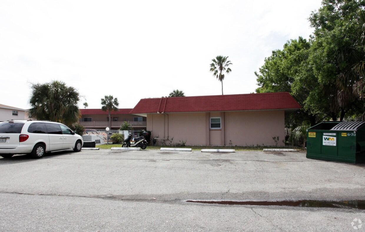 Building Photo - 1616 Redwood St