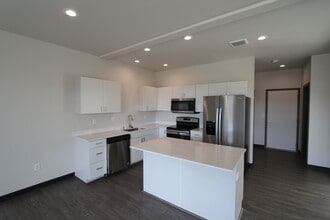 Building Photo - 841 Greenfield Dr
