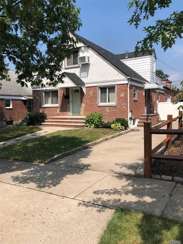 Primary Photo - 145-79 6th Ave