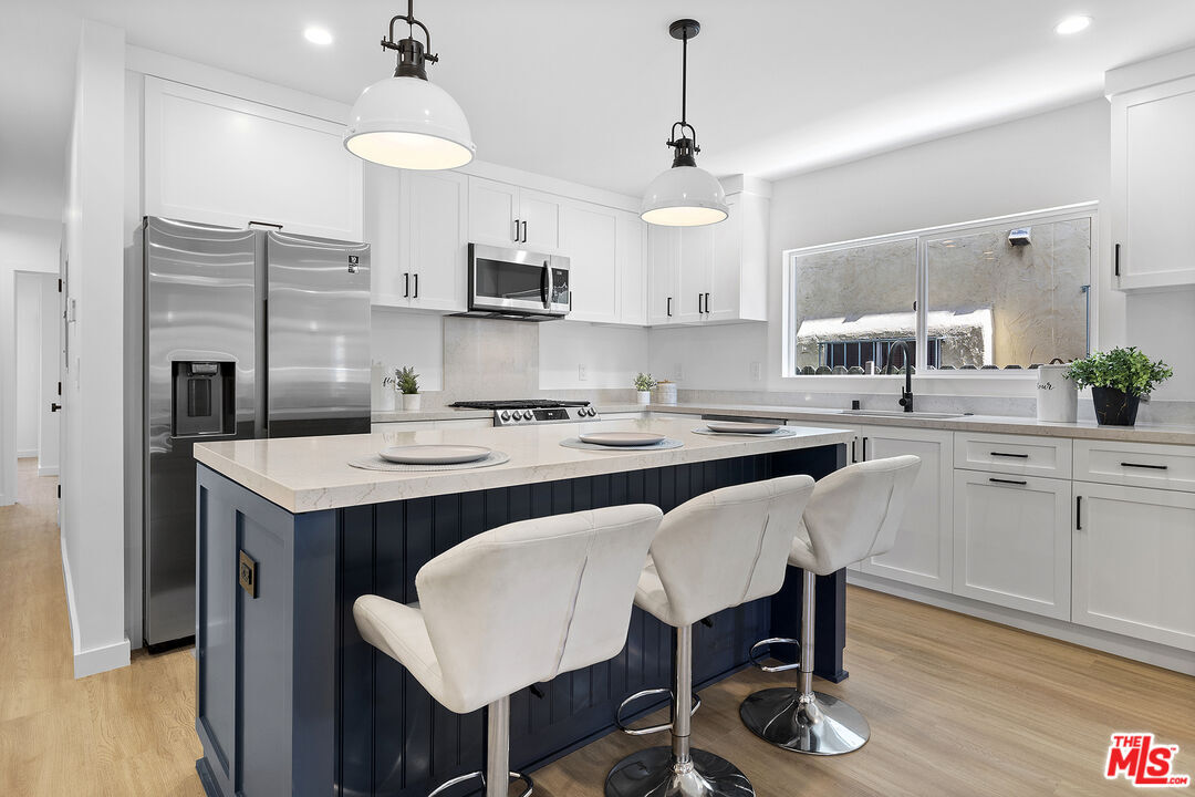 Foto principal - 8125 1/2 Blackburn Ave