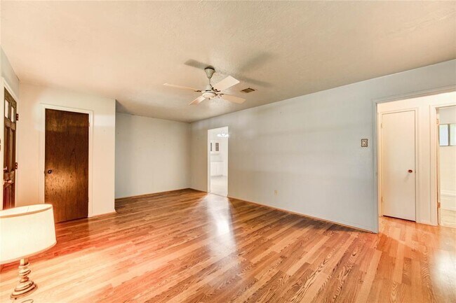 Building Photo - 13634 Greenridge Dr