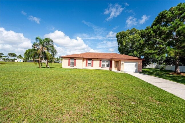 Foto del edificio - 2175 SE Heathwood Cir