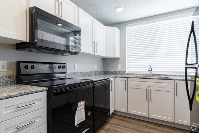 2BR, 1BA - 918SF - Retreat at South Haven Farms