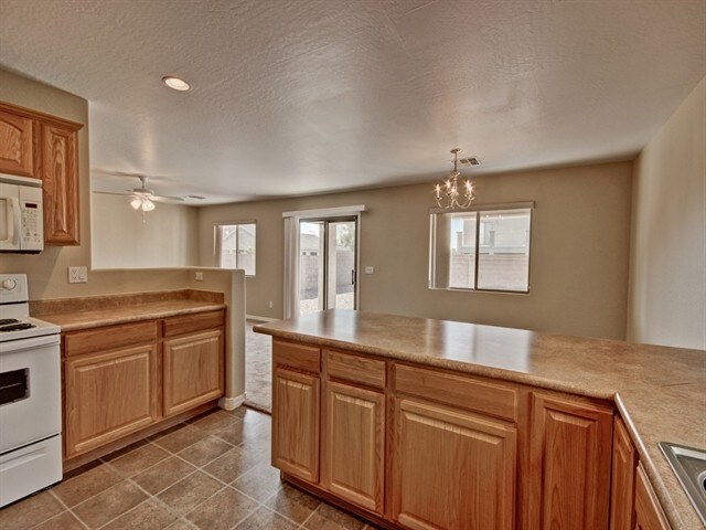 Building Photo - 11229 W Mariposa Dr