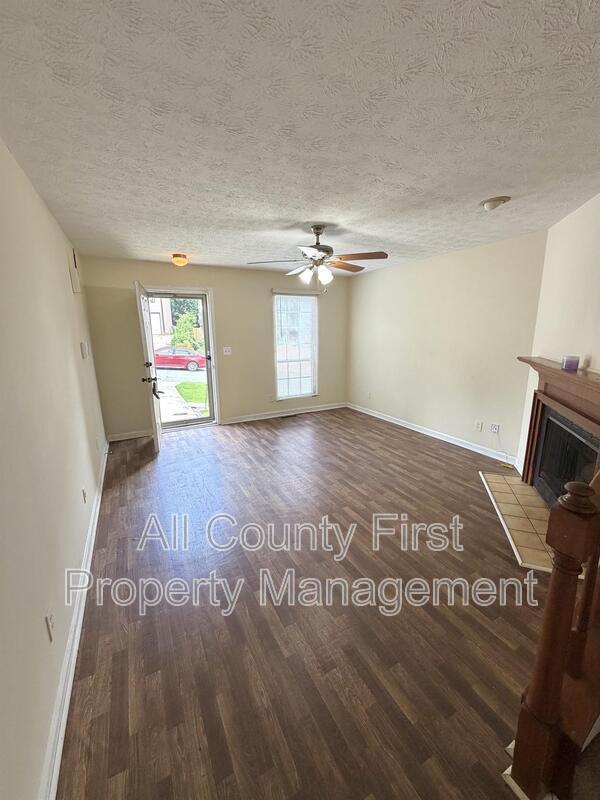 Foto del edificio - 1183 Red Oak Cove