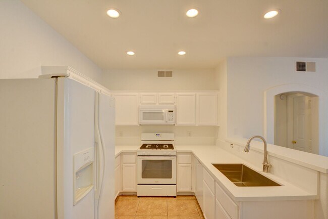 Foto del edificio - Beautiful 1 BR 1 Bath condo in Green Valle...