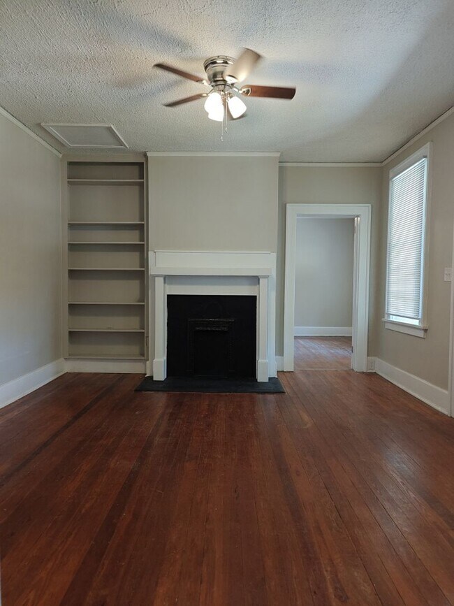 Foto del edificio - One Month's Free Rent!