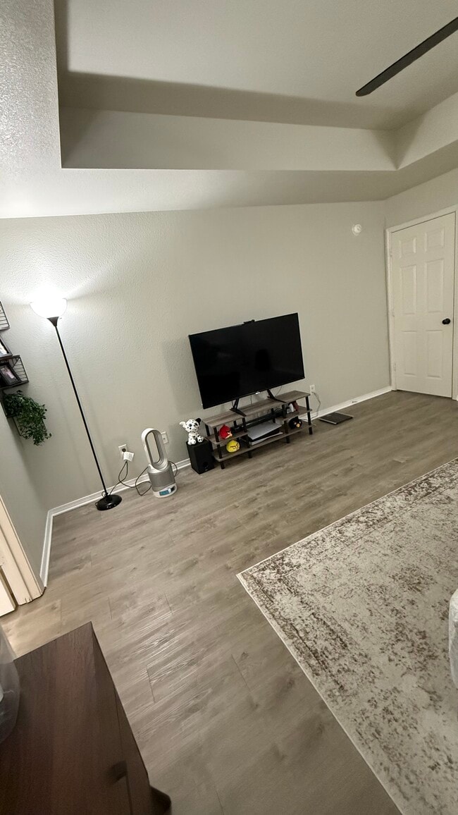 Building Photo - 2409 SW 17th St