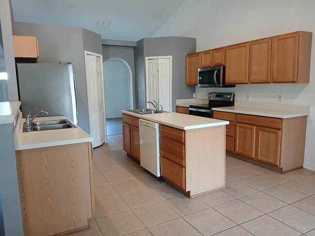 Building Photo - 3020 SE 45th Ct