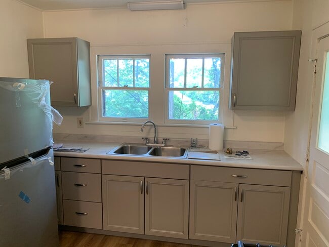 Kitchen - 9121 Sheffield Ave