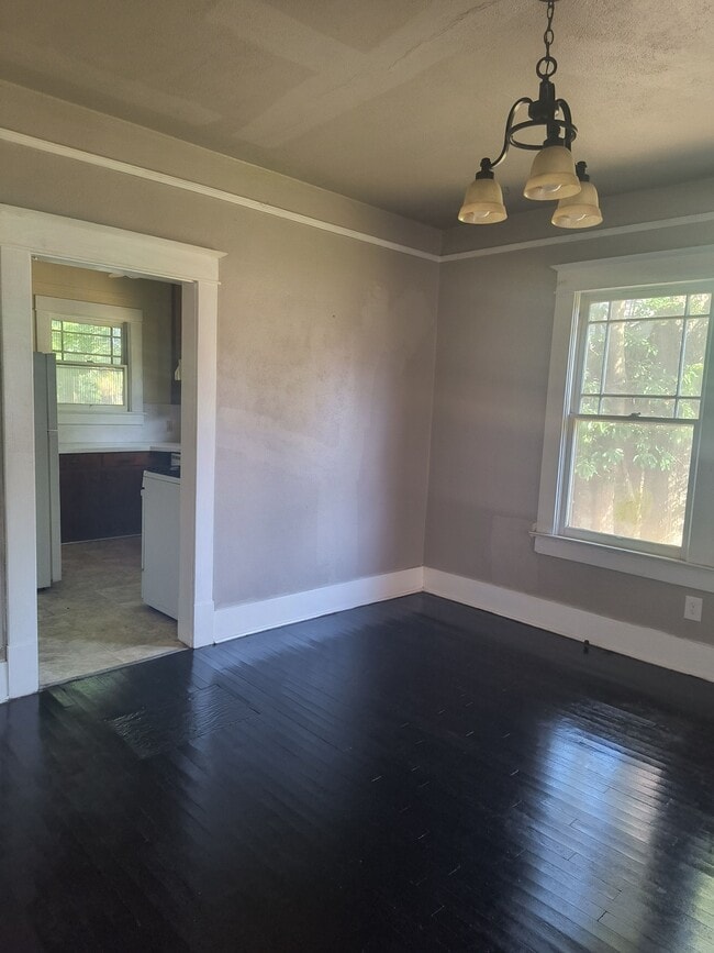 Building Photo - 2804 S Cherry St