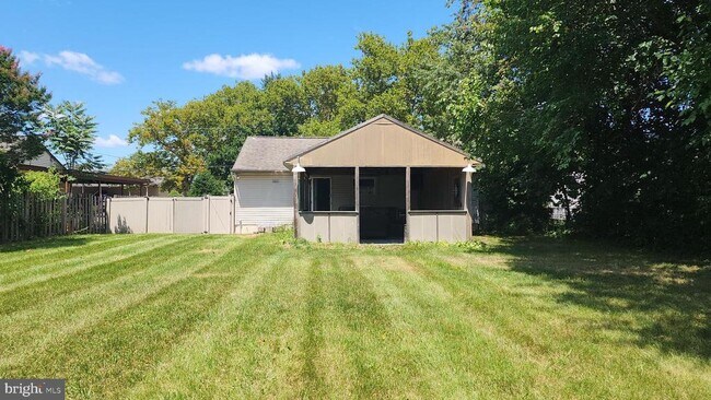 Building Photo - 228 Market Pl