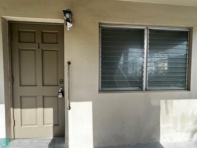 Foto del edificio - 2130 NE 42nd Ct