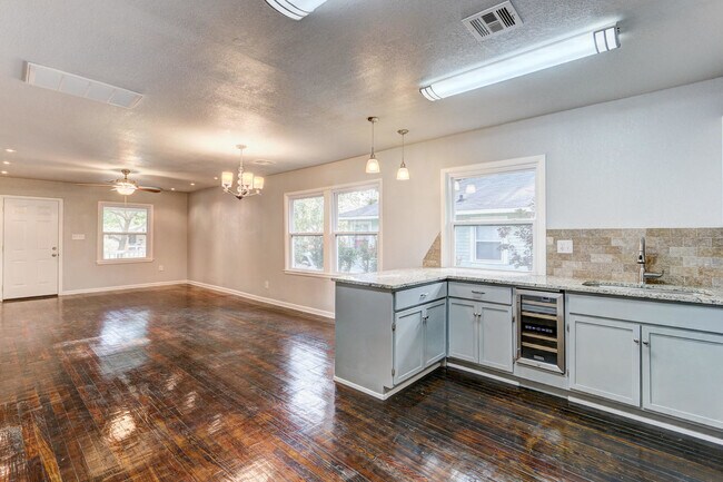 Foto del edificio - Remodeled Retreat w/ Covered Patio, Front ...