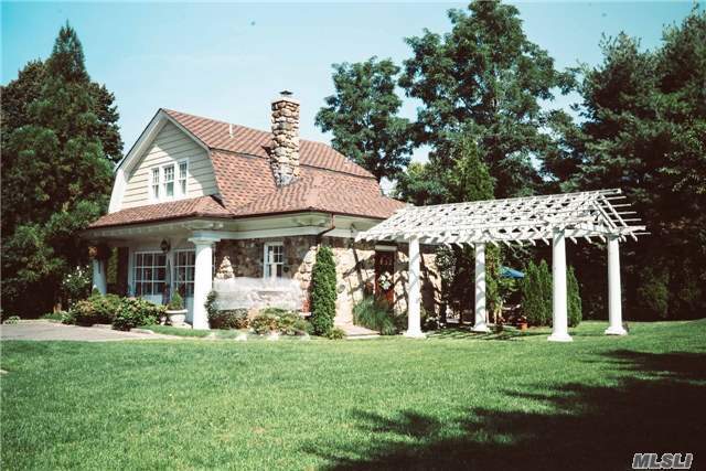 Building Photo - 1058 Plandome Rd
