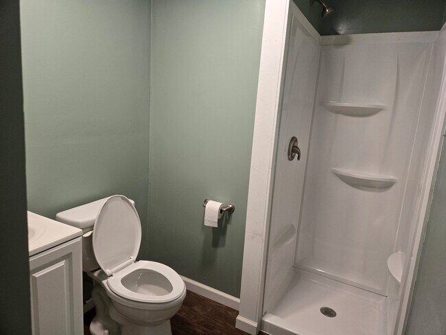Building Photo - 28 Edgemont Dr