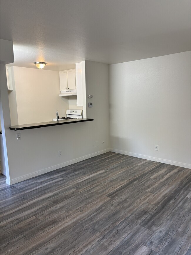 Foto del edificio - 7120 Carlson Cir