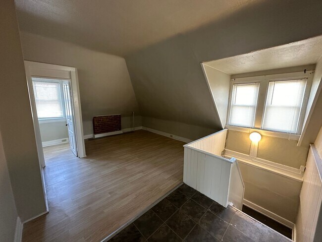 Building Photo - 2659 Bellevue Ave