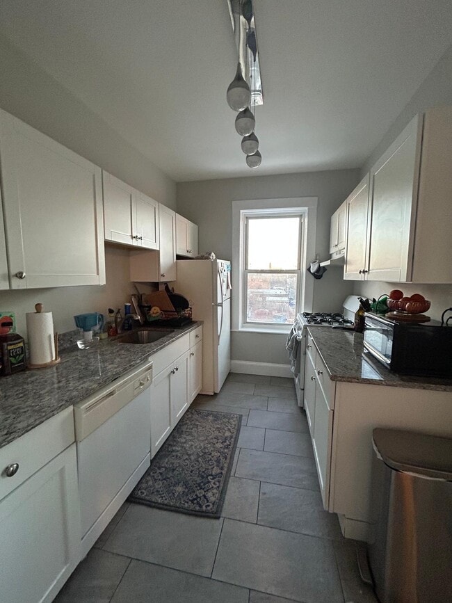 Building Photo - 7 Farrington Ave