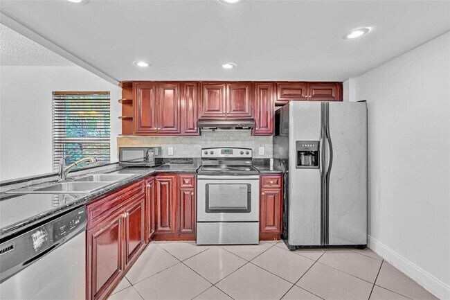 Building Photo - 5245 SW 40th Ave