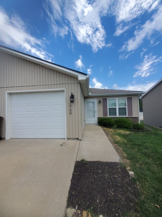 Primary Photo - Freshly Updated, One Level Ranch, No Steps...