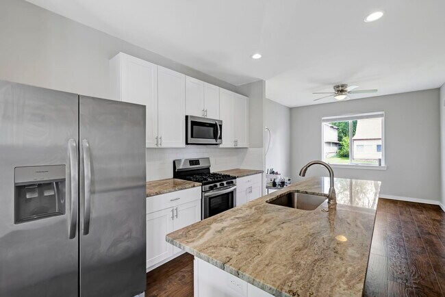 Foto del edificio - 534 E Brickley Ave