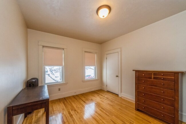 Foto del edificio - 996 Pleasant St