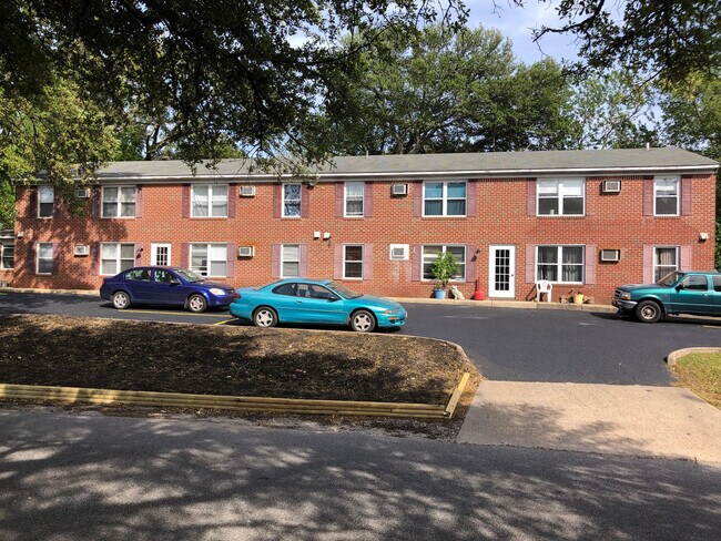 Building Photo - 1600 Kingston Ave