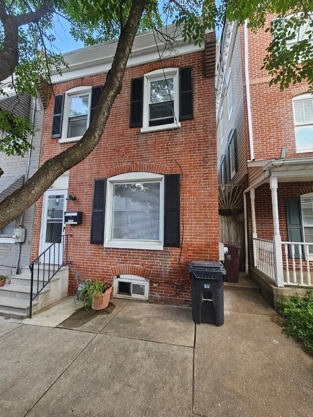 Primary Photo - 1122 N Lombard St