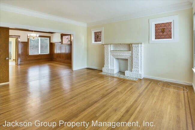 Foto del edificio - 5 br, 3.5 bath House - 261 CLAREMONT BOULE...