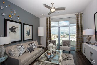 1BR, 1BA - 828 SF - The Grand at the Domain