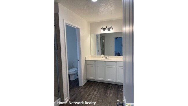 Foto del edificio - 1417 E Jasper Dr