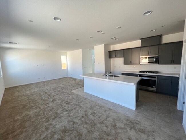Building Photo - Gated - Cul de Sac - Community Pool and Spa