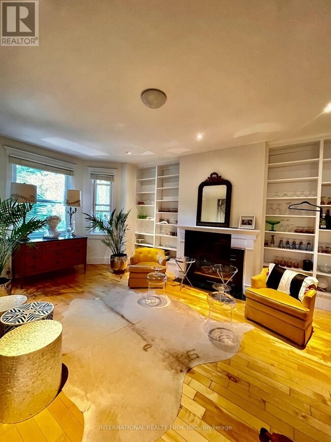 Building Photo - 220 Rose Park Dr