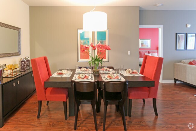 Área de comedor - Bridgewater Square, Two Weeks Free!