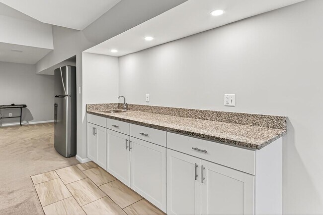 Foto del edificio - 1300 Pinstripe Ct