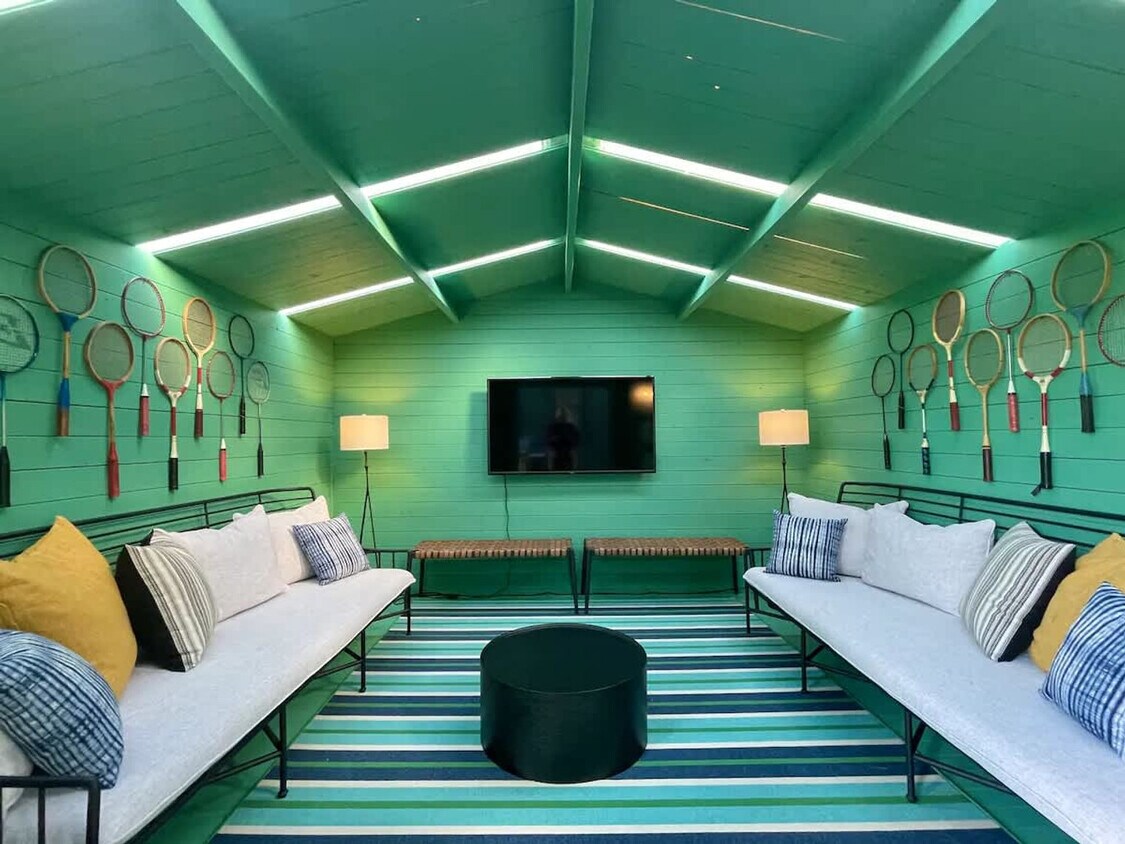 Primary Photo - 108 Featherbone Ave