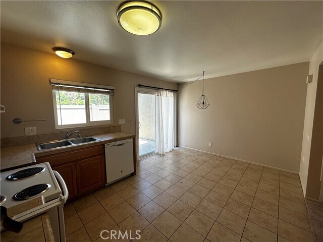 Foto del edificio - 5825 E Creekside Ave