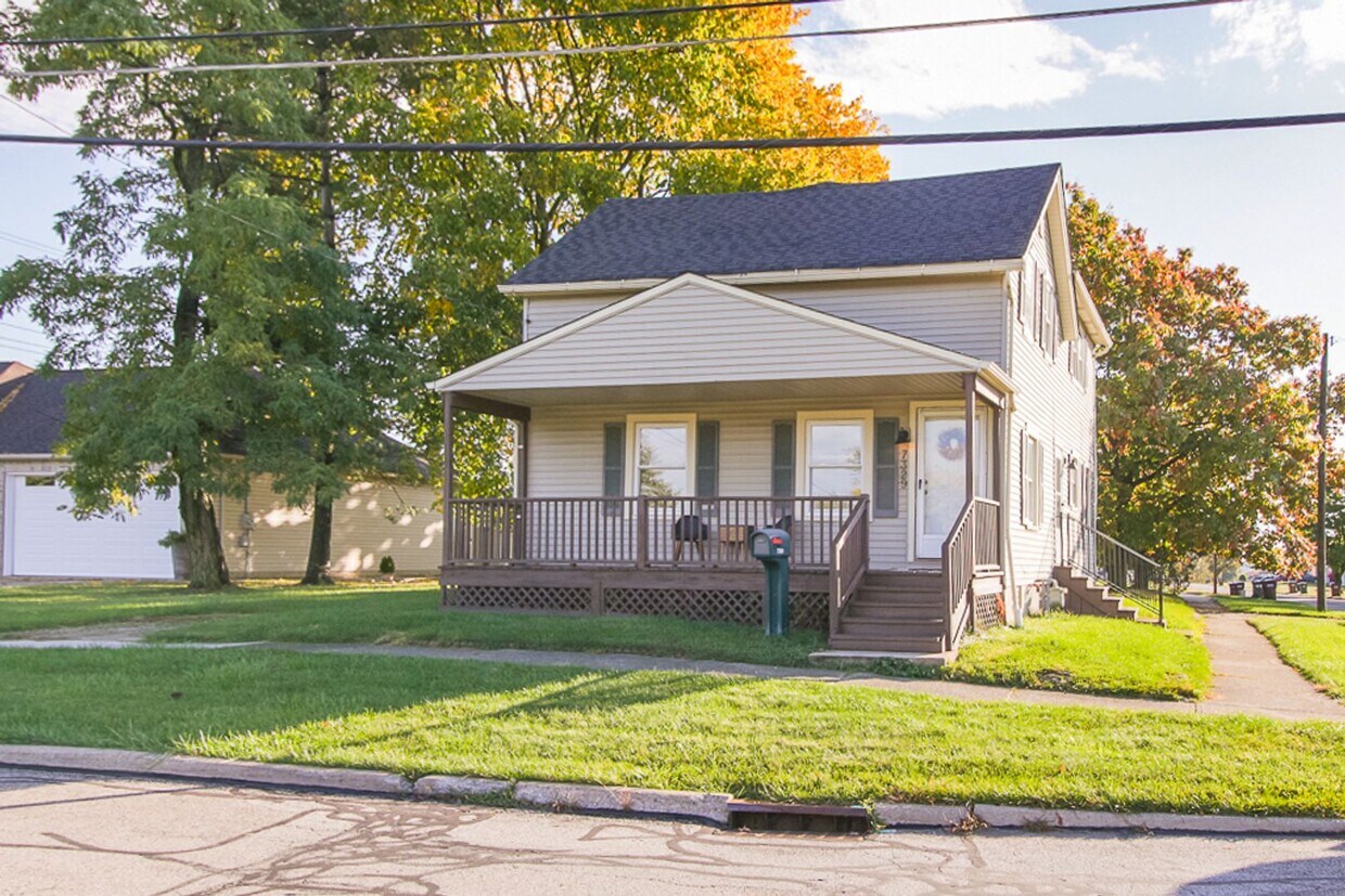 Foto principal - 3 bedroom 3 bathroom Single Family Home