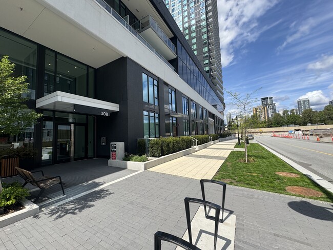 Building Photo - 308 Alderson Av