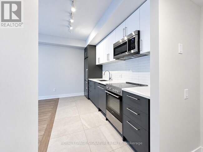 Photo du bâtiment - 2525 Bathurst St