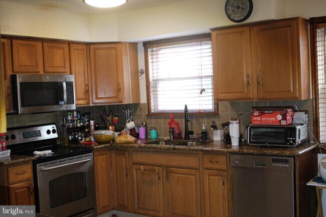 Foto del edificio - 219 Meadow Dr