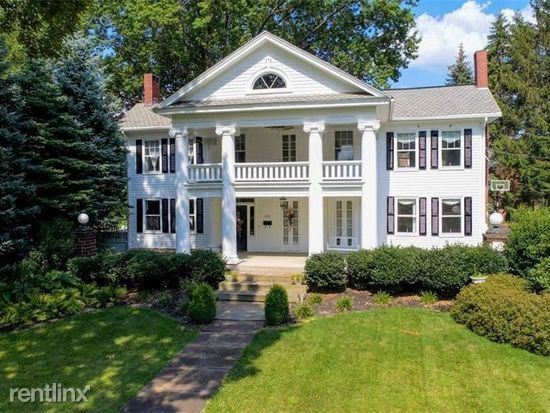 Primary Photo - 4 br, 2.5 bath House - 462 S Lincoln Ave