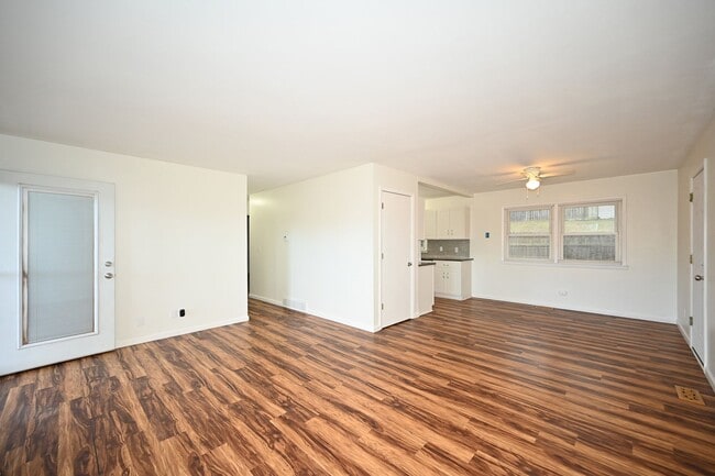 Building Photo - Cute 3-bedroom, 1 bath home with basement!