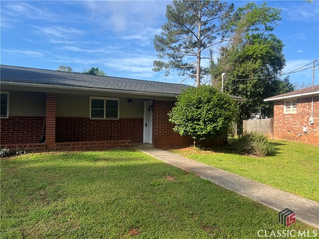 Building Photo - 129 Pineview Dr